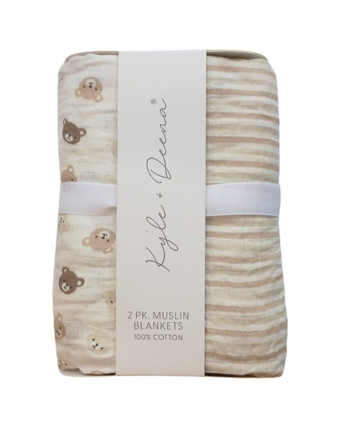 Frazadas de muslin Kyle + Deena 2PK, una con ositos cafés y otra de rayas beige, para bebé niña.