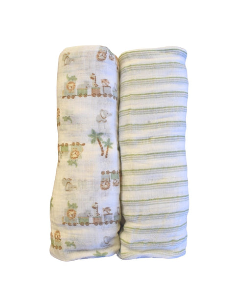 Pack de 2 frazadas de muslin para niño Kyle & Deena, una con diseño safari y otra de rayas verdes.