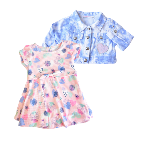 Conjunto de vestido Nannette con calzoncito y chumpa estampado corazones rosado