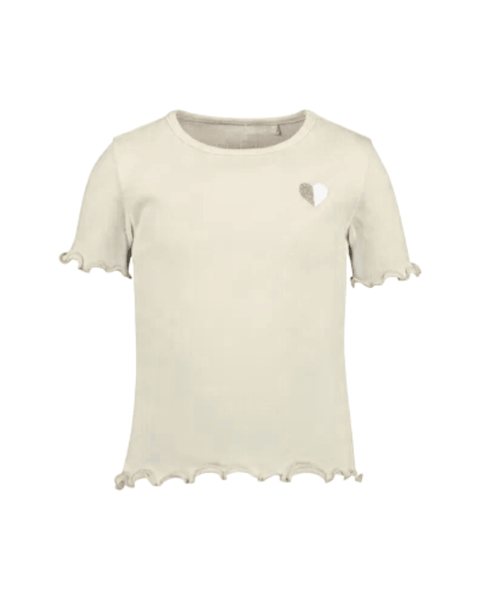 Blusa Blue Seven manga corta para niña en color blanco crema con corazón y volantes decorativos.