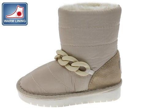 Botas Beppi cálidas beige acolchadas para niña con forro suave y cadena decorativa.