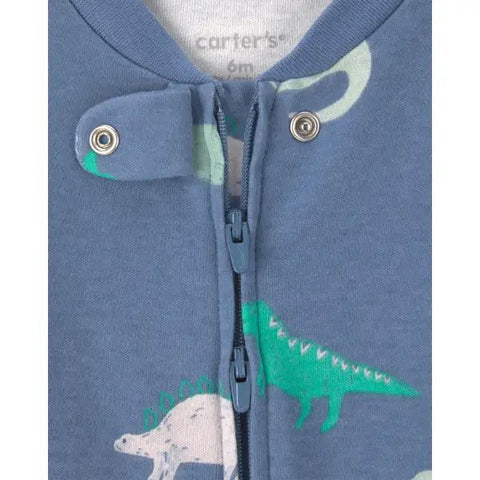 Detalle del cierre frontal con cremallera y broche de seguridad en pijama de dinosaurios Carter's