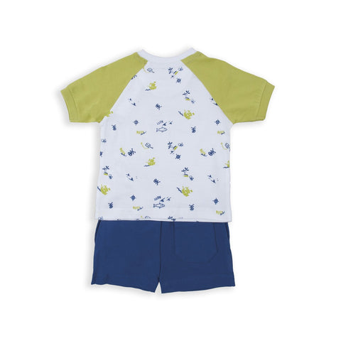Parte trasera Conjunto Baby Bol niño, camiseta blanca/verde estampado marino, shorts azules. Comodidad.