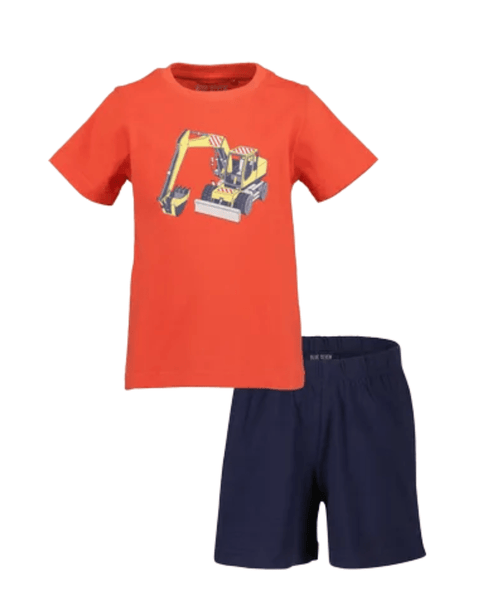Conjunto de pijama Blue Seven para niño: camiseta naranja con tractor, short azul marino.