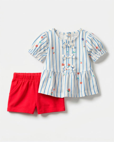 Conjunto Carter's para niña: blusa blanca rayas azules con estampado frutas y short rojo. Ropa infantil cómoda.