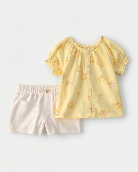 Conjunto de blusa amarilla con estampado de conchas y short color crema para niña Carter's