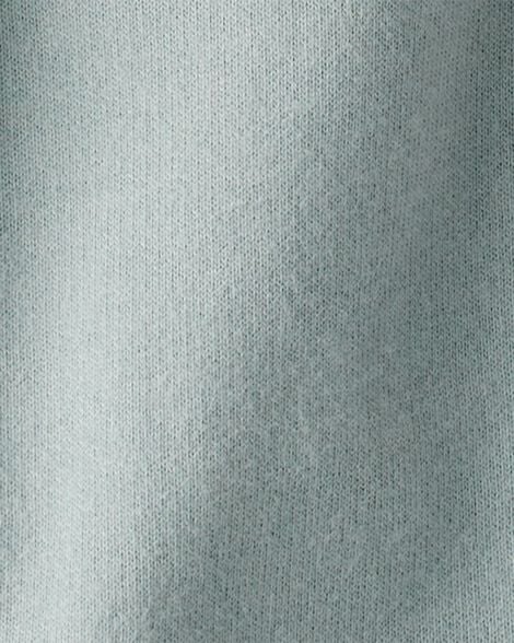 Textura suave y color verde menta del jogger del conjunto Carters de ropa para niño.