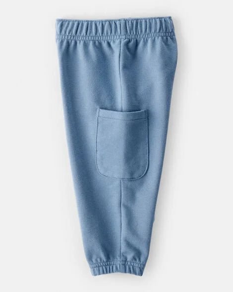 Pantalón jogger Carters celeste para bebé niño, con cintura elástica, puños y bolsillo de parche.