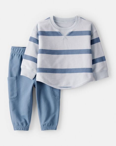 Conjunto Carters de bebé niño: camiseta de rayas azul/gris y jogger celeste con bolsillo lateral.