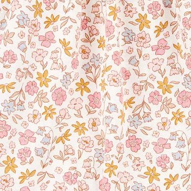 Estampado floral detallado en tonos rosa, amarillo y azul para bebé