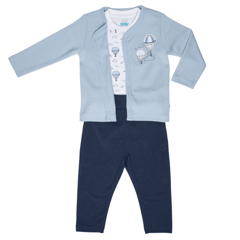Conjunto de ropa para bebé niño Kinder con body, chaqueta azul claro y pantalón azul marino oscuro.