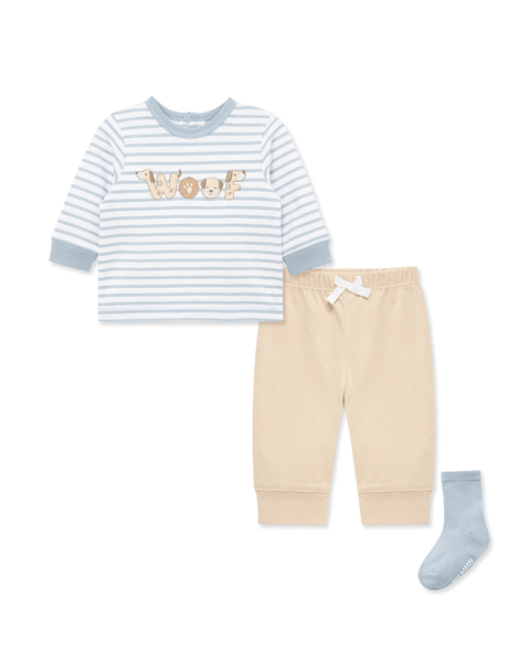 Conjunto bebé niño Little Me de 3 piezas con camisa de perritos, pantalón beige y calcetines celestes.