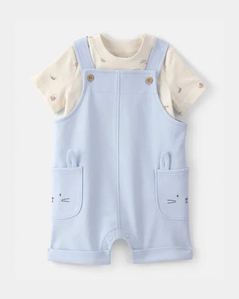 Conjunto de overol corto azul conejito y blusa crema estampada Carter's para bebé.