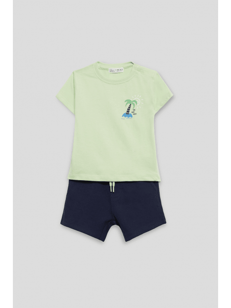 Conjunto Street Monkey niño: camiseta verde claro con palma y pantaloneta azul marino. Ideal para verano.