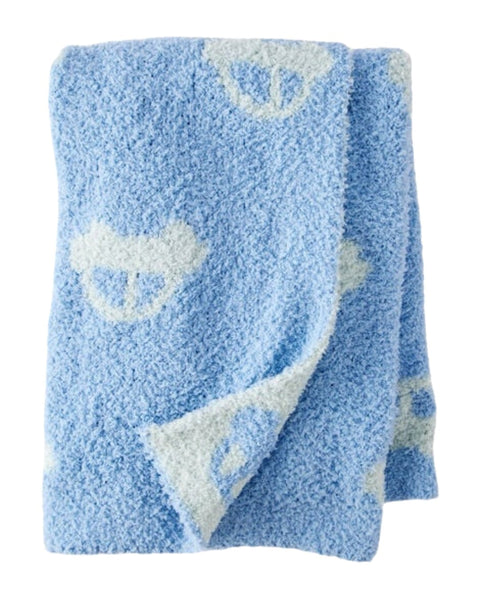 Frazada Carters de felpa suave color celeste con estampado de caritas de ositos blancos, ideal para bebé.