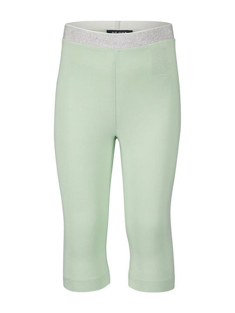 Legging capri de niña Blue Seven en verde menta, con cintura elástica plateada, vista frontal para