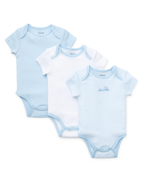 Pack de 3 bodys Little Me para bebé niño: dos azules, uno blanco con ribete azul. Diseño bordado de tren.