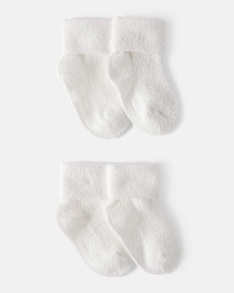 Dos pares de calcetas Carter's de chenille blancas para bebé, suaves y dobladas.