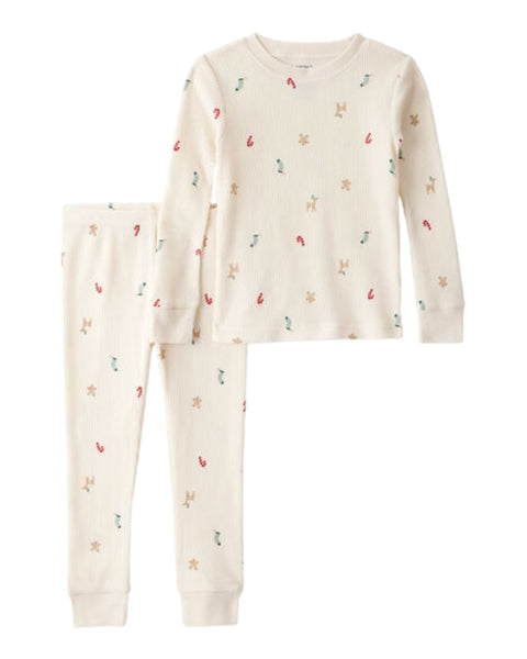 Pijama Carters unisex de dos piezas en color beige con estampado de renos y bastones navideños.