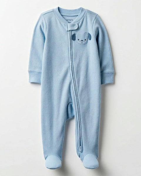 Pijama Carters de bebé niño celeste con textura acanalada, diseño de perrito y cierre de zipper frontal.