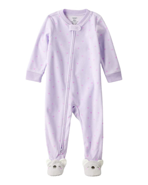 Pijama Carters lila para niña con pies, zipper frontal y estampado de corazones rosados. Incluye