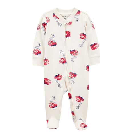 Pijama Carters de bebé color crema con diseño de camiones de bomberos y zipper doble para niño.