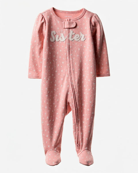 Pijama Carter's rosada con pies para bebé, con zipper y diseño 'Sister' de estrellitas