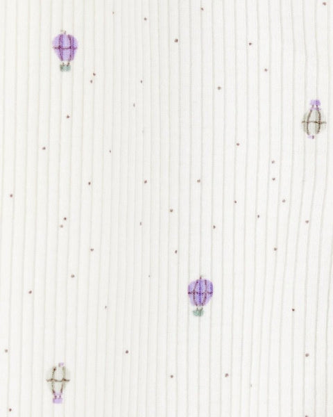 Detalle de tela acanalada y estampado de globos aerostáticos en pijama Carter's para bebé niña.