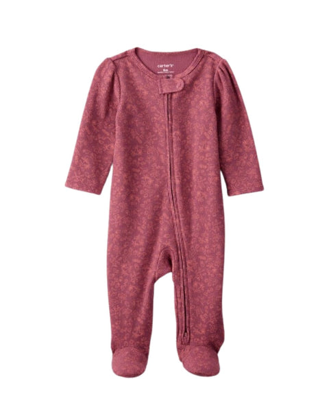 Pijama Carter's para bebé niña, tono rojo estampado, con zipper frontal y pies abrigados.