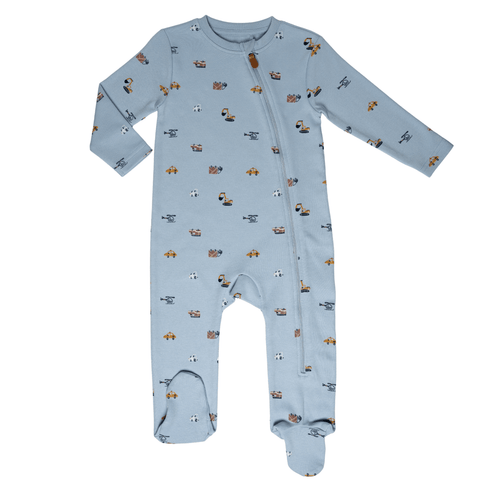 Pijama de bebé azul claro con estampado de vehículos y zipper frontal