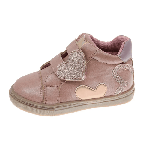 Zapatilla casual Beppi para niña, color rosa palo con velcro y corazón brillante, vista lateral.