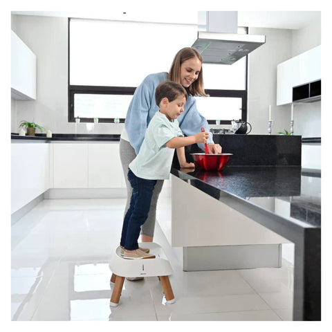Silla Prinsel 5 en 1 convertible a asiento elevado (booster) para mesa, con diseño gris.