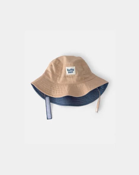 Sombrero reversible Carter's para niño, beige y azul, con cordón ajustable. Protección solar.