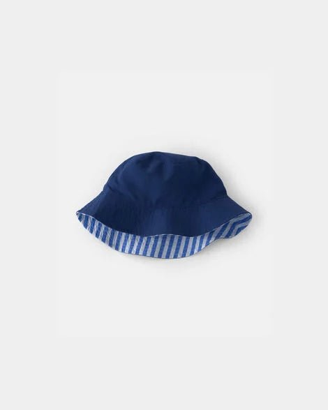 Sombrero reversible para niño, lado azul marino con borde de rayas azules y blancas, talla 2-4T.