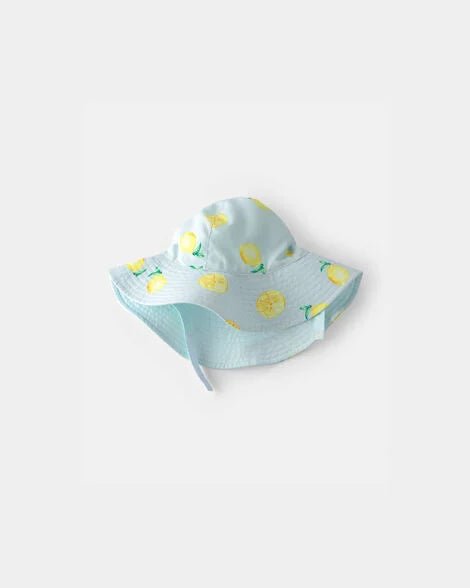 Sombrero de sol reversible Carters para niña celeste con estampado de limones y cordón de ajuste.