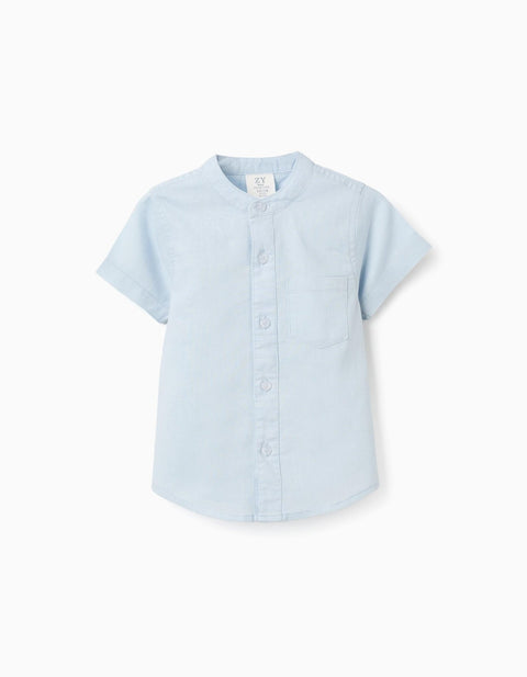 Camisa de lino azul claro Zippy para bebé, manga corta y cuello mao, vista frontal completa.