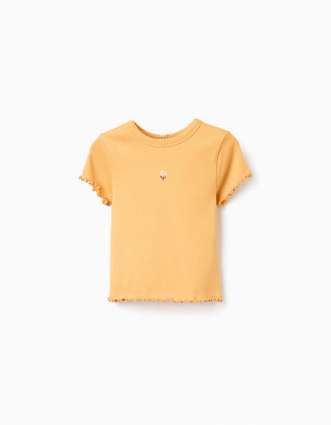 Camiseta acanalada amarilla Zippy para niña con delicado bordado floral y bordes con volantes.