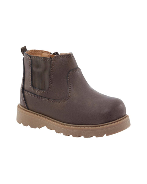 Bota Carters Chelsea para niño, color marrón oscuro, con elásticos laterales y suela café claro