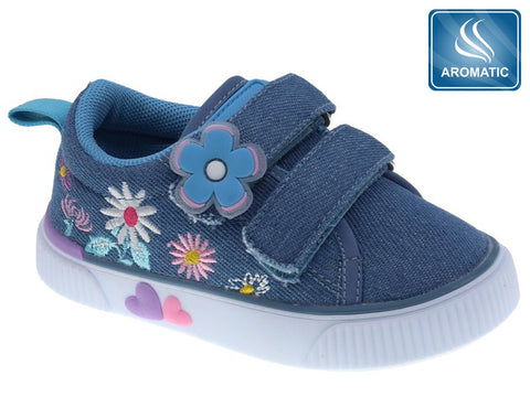 Zapato casual Beppi azul de lona para niña con diseño de flores, cinchos adherentes y suela aromática.