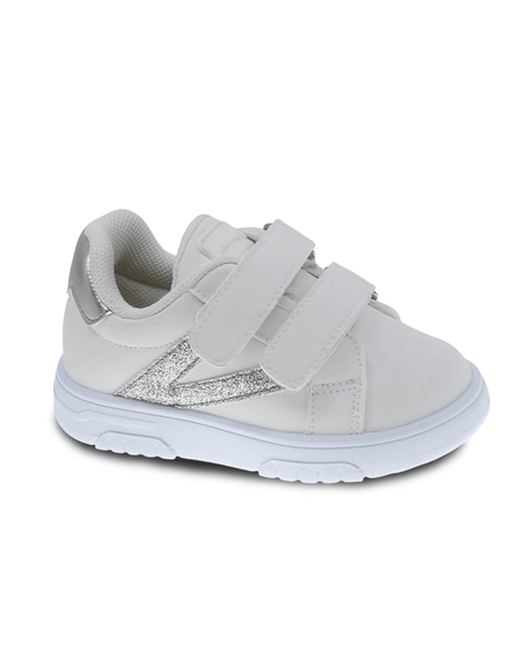 Zapato casual Beppi blanco para niña, con cinchos de velcro, detalle glitter plateado y suela antideslizante.