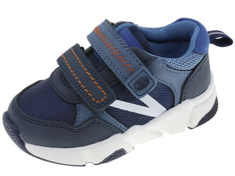 Tenis Beppi azules con doble velcro para niños, detalle de costuras naranjas y logo lateral blanco.