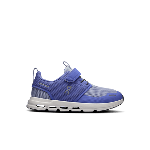 Perfil lateral del zapato On Cloud Play infantil azul con suela CloudTec gris.