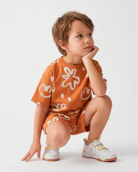 Zapatos On Roger Kids blancos y marfil con suela duradera y puntera de goma, para niños activos.