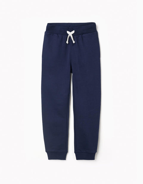 Pantalón jogger Zippy de fleece azul oscuro para niño, vista frontal con cordón blanco y elástico.