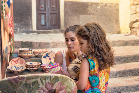 Si quieres empobrecer, gasta en lo que no ha menester - Kinder Guatemala