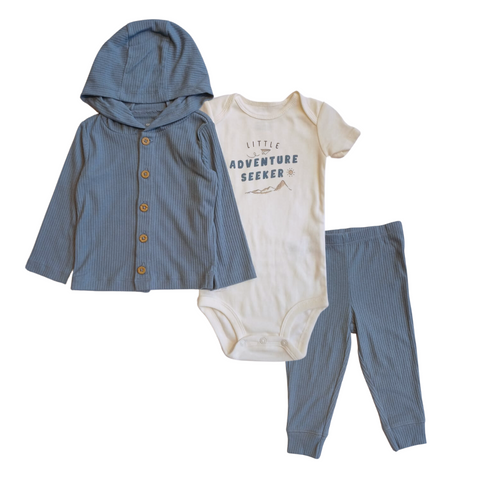 Conjunto Carters Playwear 3 piezas chaqueta body y pantalon para niño