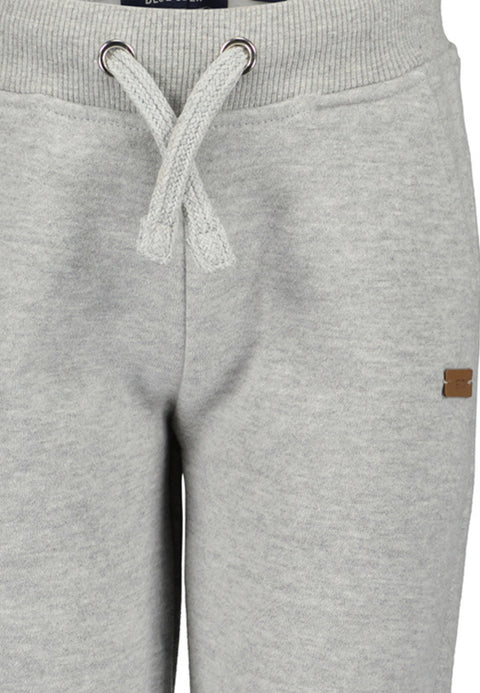 Jogger Blue Seven con cintura elastica y bolsillos laterales color gris para niño