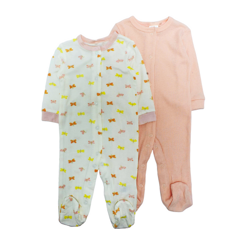 Conjunto 2 pijamas Baby Gear, una rosada y una pijama con pies blanca diseño mariposas para niña.