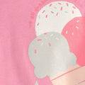Detalle de pijama de niña Carter's rosa con diseño de helados y la frase 'we all dream of ice cream'.