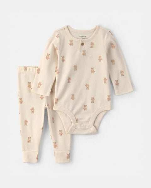 Conjunto de 2 piezas Carter's para bebé color crema con estampado de ositos, manga larga y pantalón.